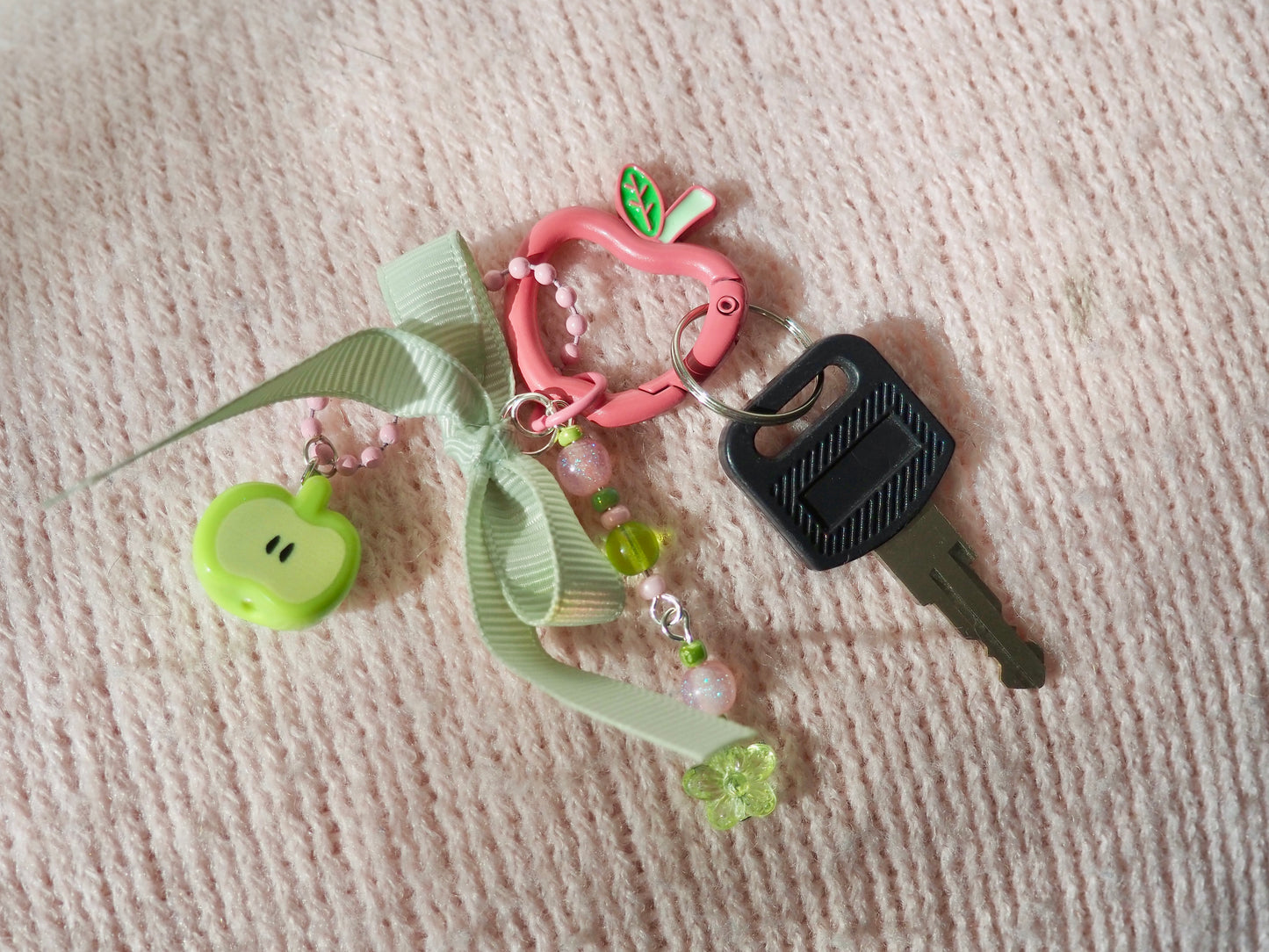 Porte-clé pomme rose